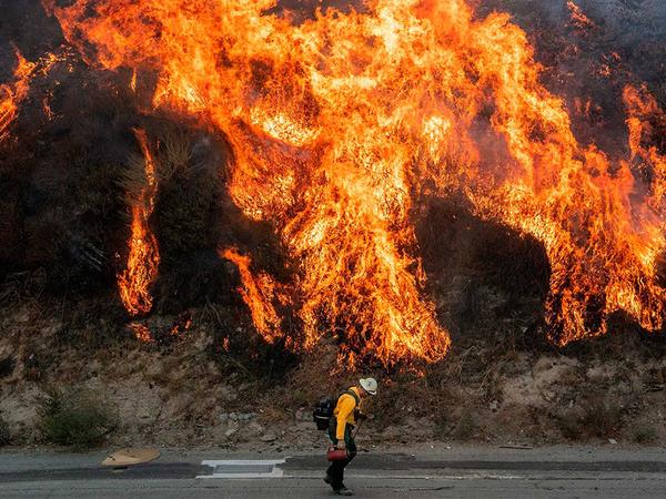 Time Lapse Videos Show Wildfire Progress of Decker and Saddleridge Fires